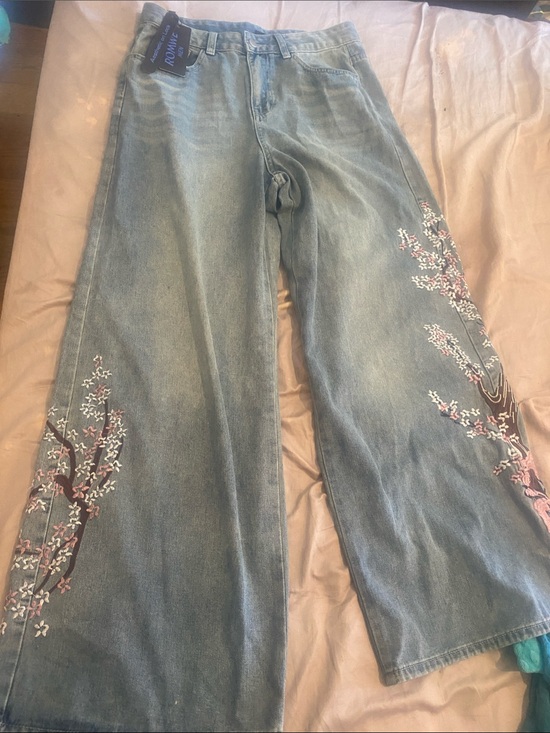 ROMWE Denim - Autumn 🍂 wear ROMWE Light Blue Wide-Leg Jeans with Pink & White Floral Embroider